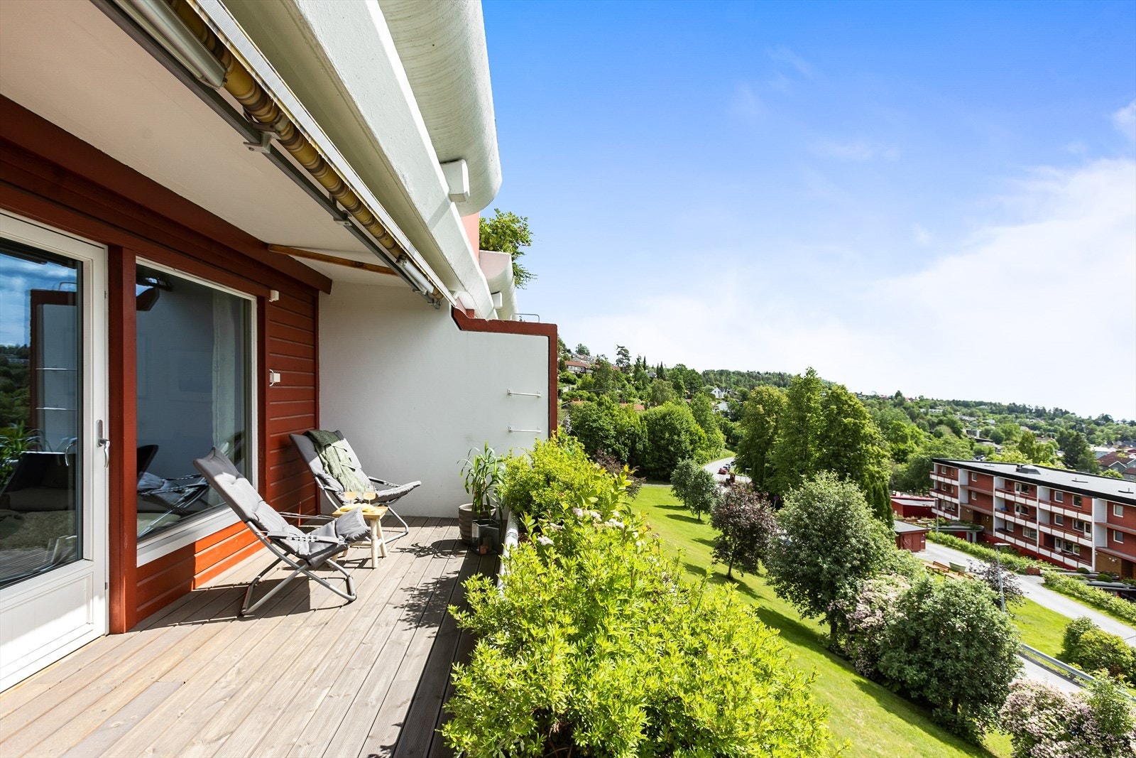 Fra stuen er det utgang til en herlig terrasse på hele 12 m². Galleribilde