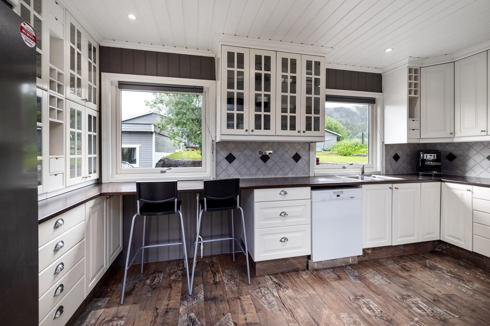 Kjøkken med profilerte fronter Galleribilde