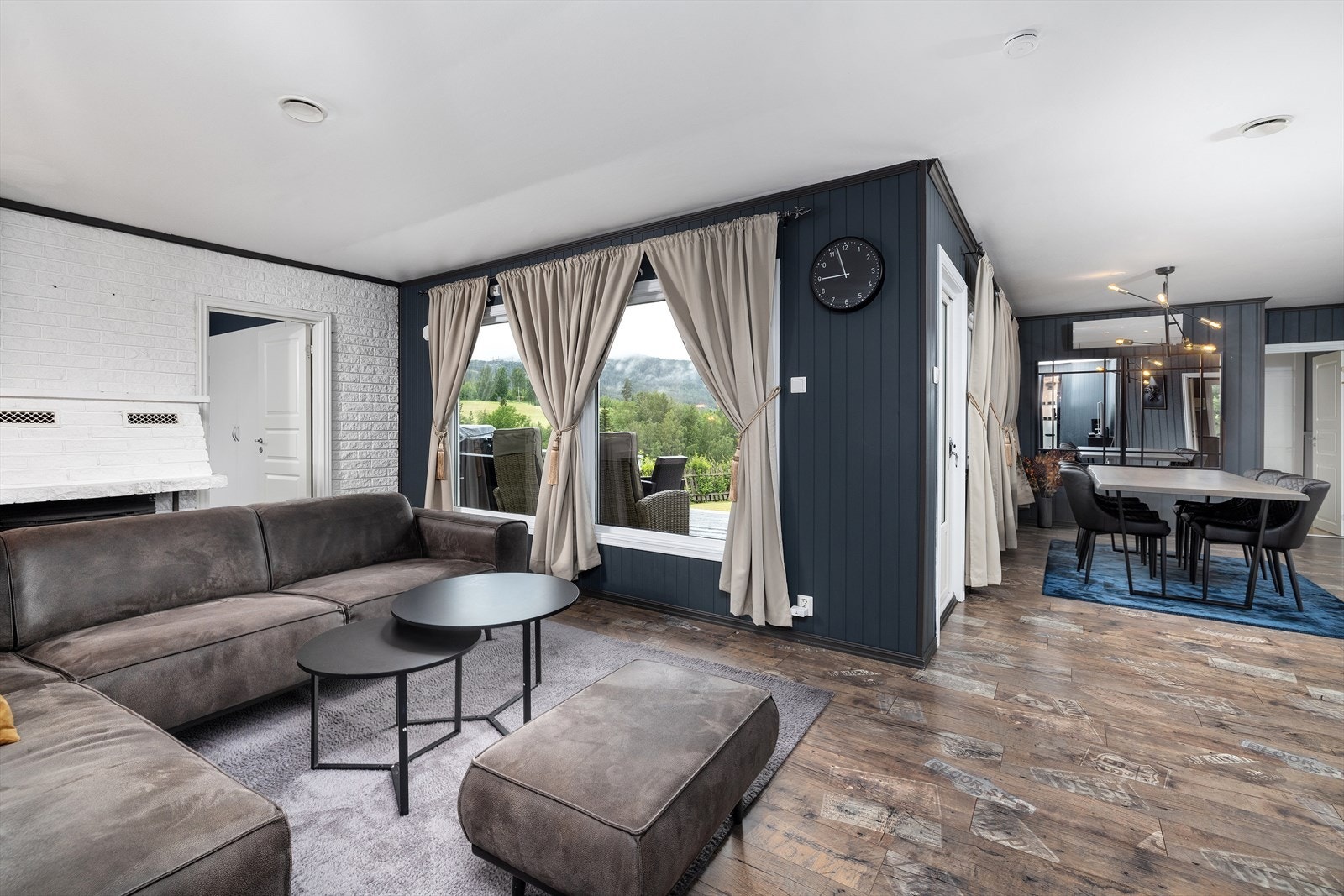 Innenfor stuen er det et hovedsoverom Galleribilde