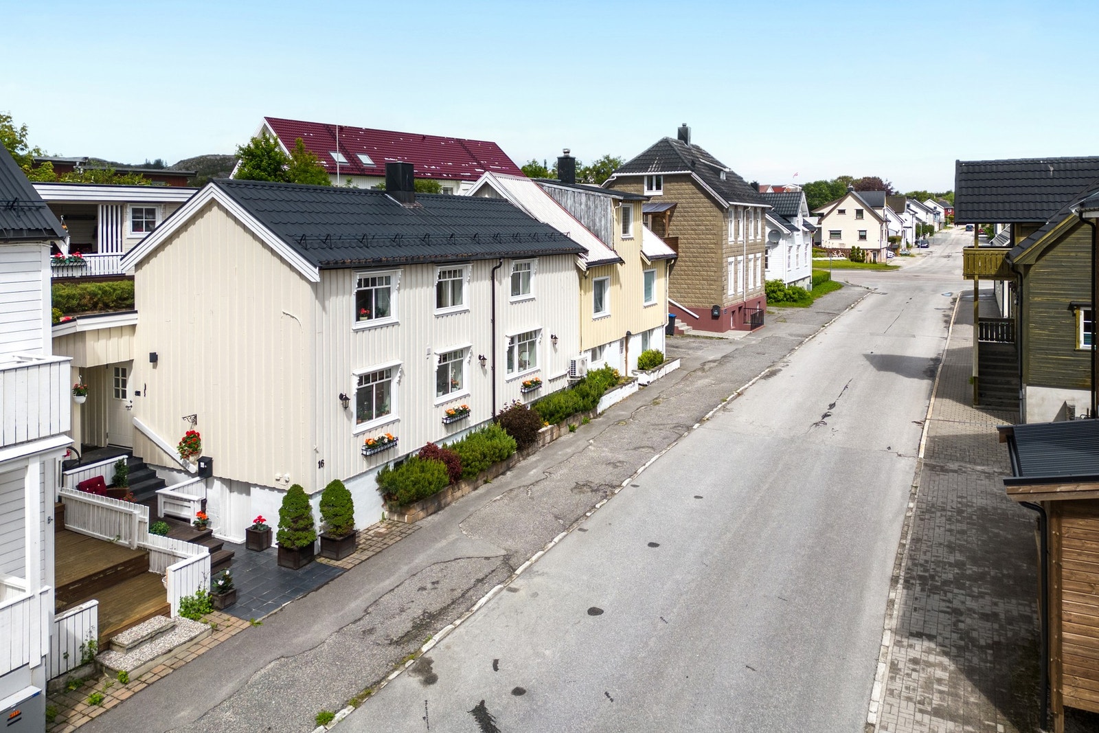 Enebolig med sentral beliggenhet midt i Rørvik sentrum Galleribilde