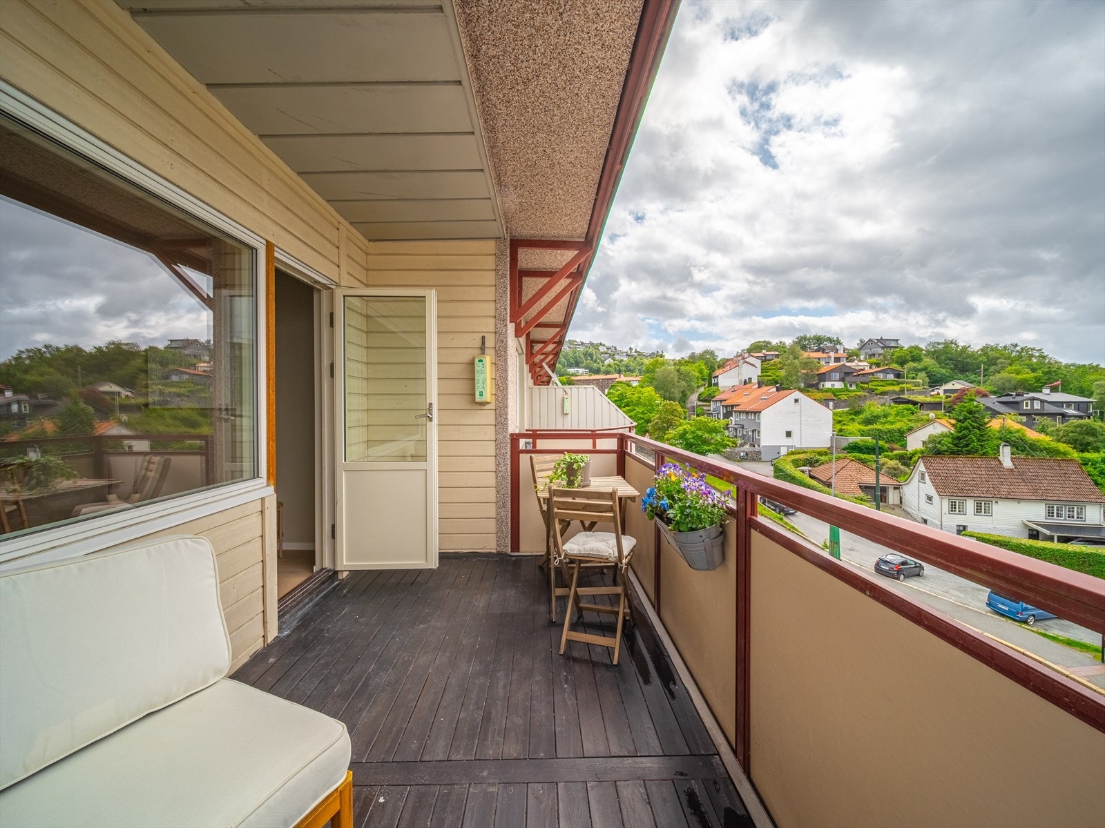 Fra stuen er det utgang til balkong målt til 8 kvm. Galleribilde