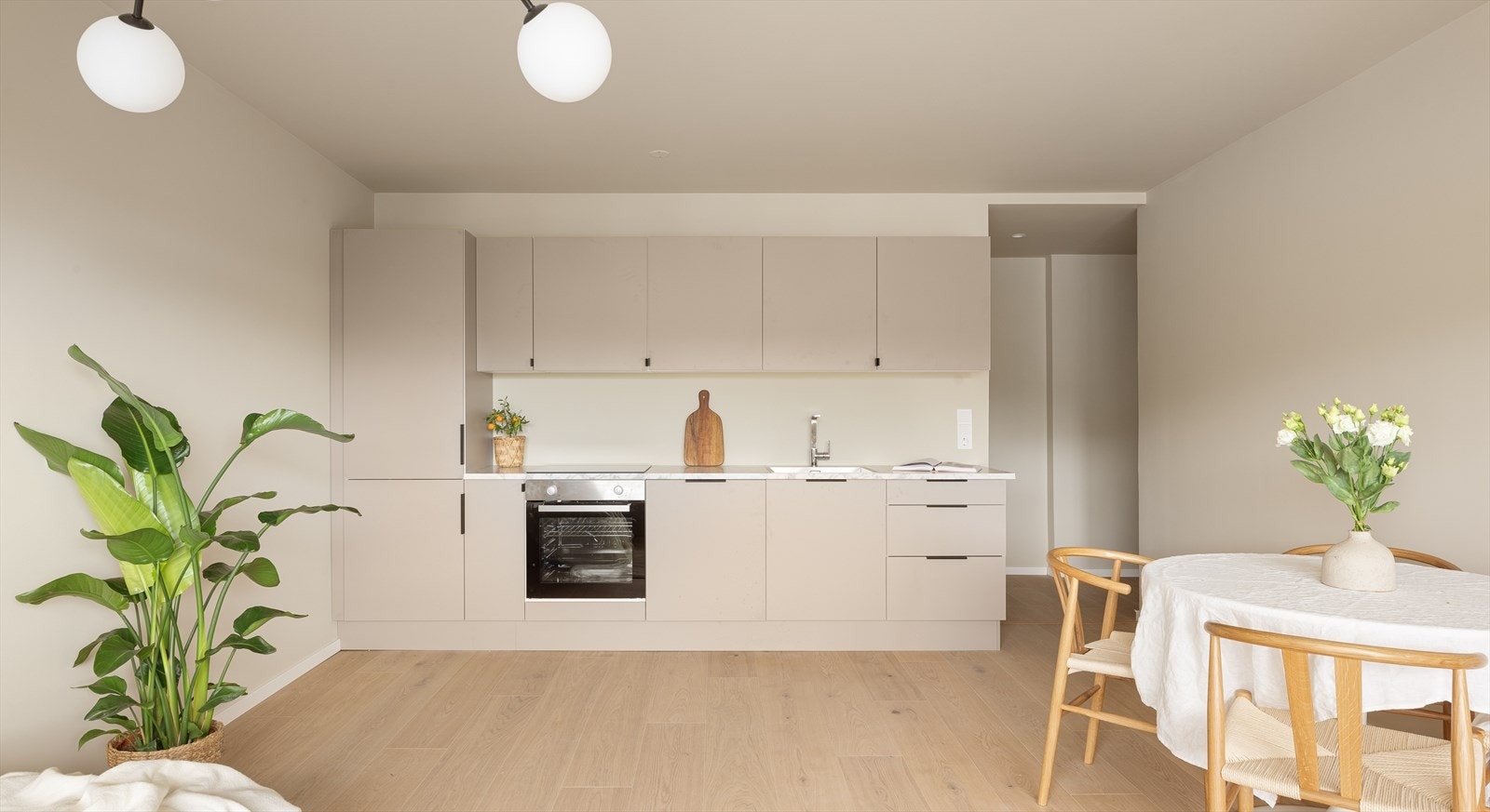 Flott kjøkken fra HTH, montert i 2024. Galleribilde