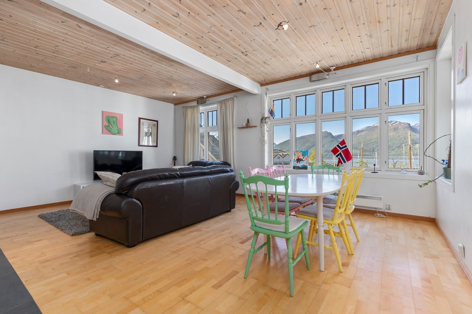 Godkjent med næringsdel og boligdel Galleribilde