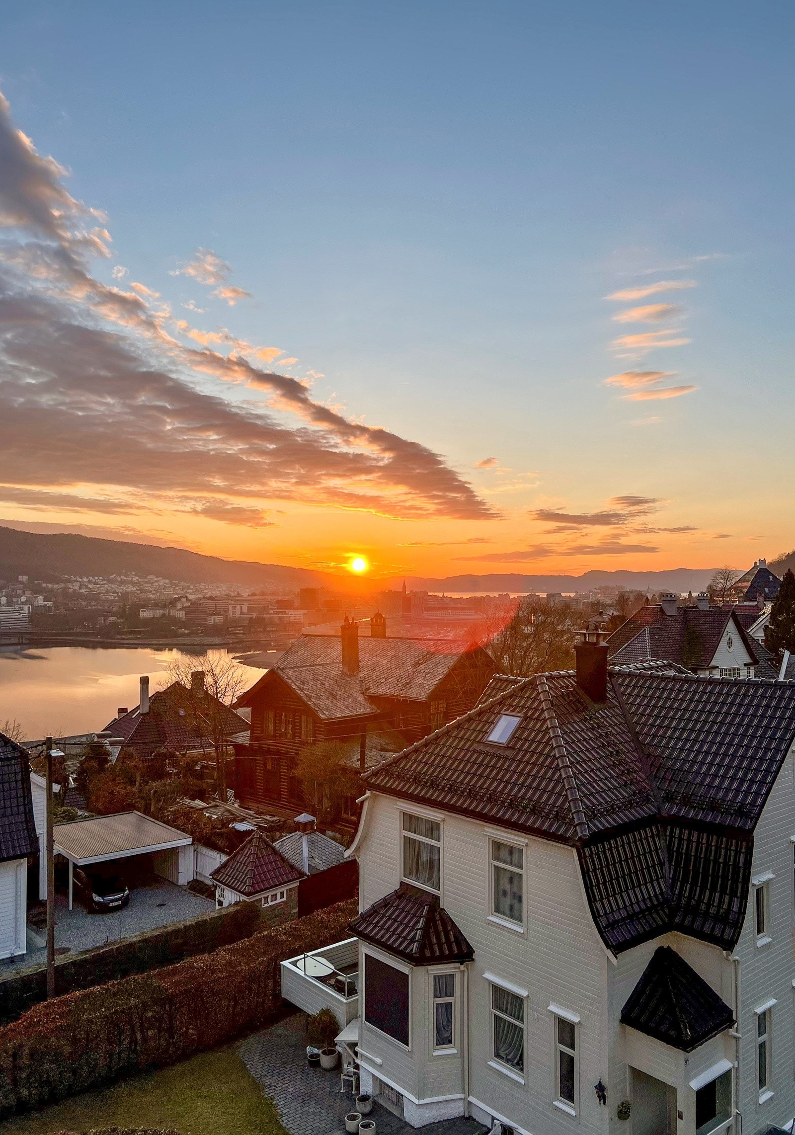 Ny bypark og bystrand er under bygging like nedenfor boligen. Galleribilde