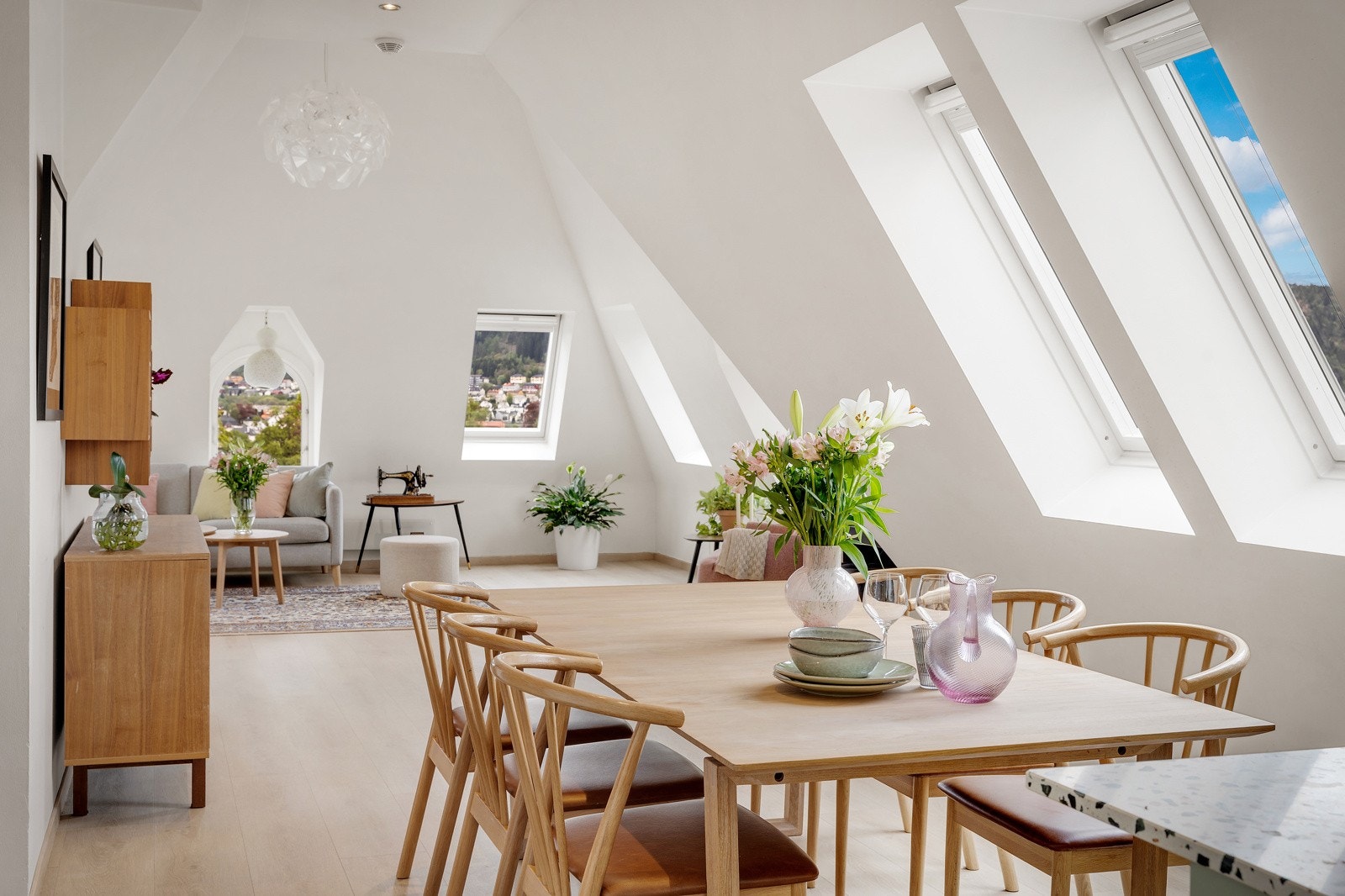 Leiligheten er romslig og har blant annet kjøkken- og stue løsning på hele 73,6 kvm. Galleribilde