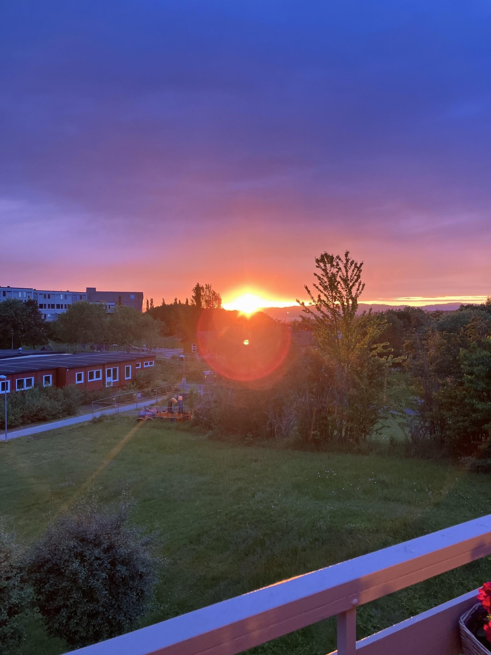 Selgers bilde av en nydelig solnedgang. Galleribilde
