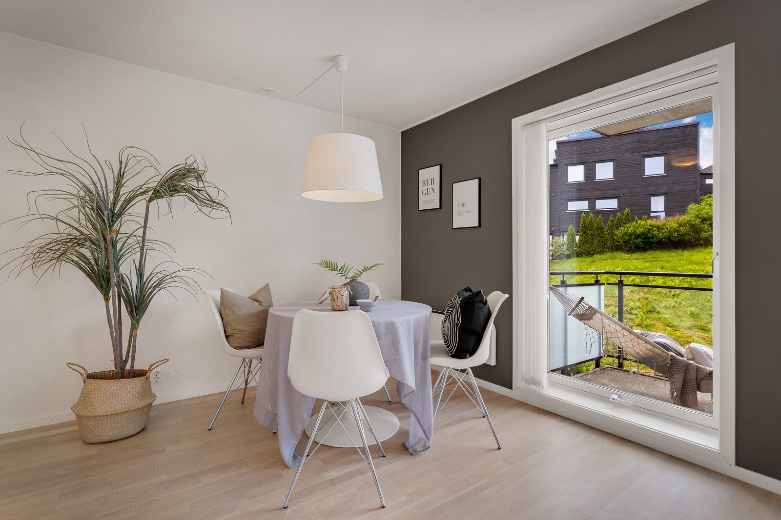 Hyggelig spisekrok ved kjøkken Galleribilde