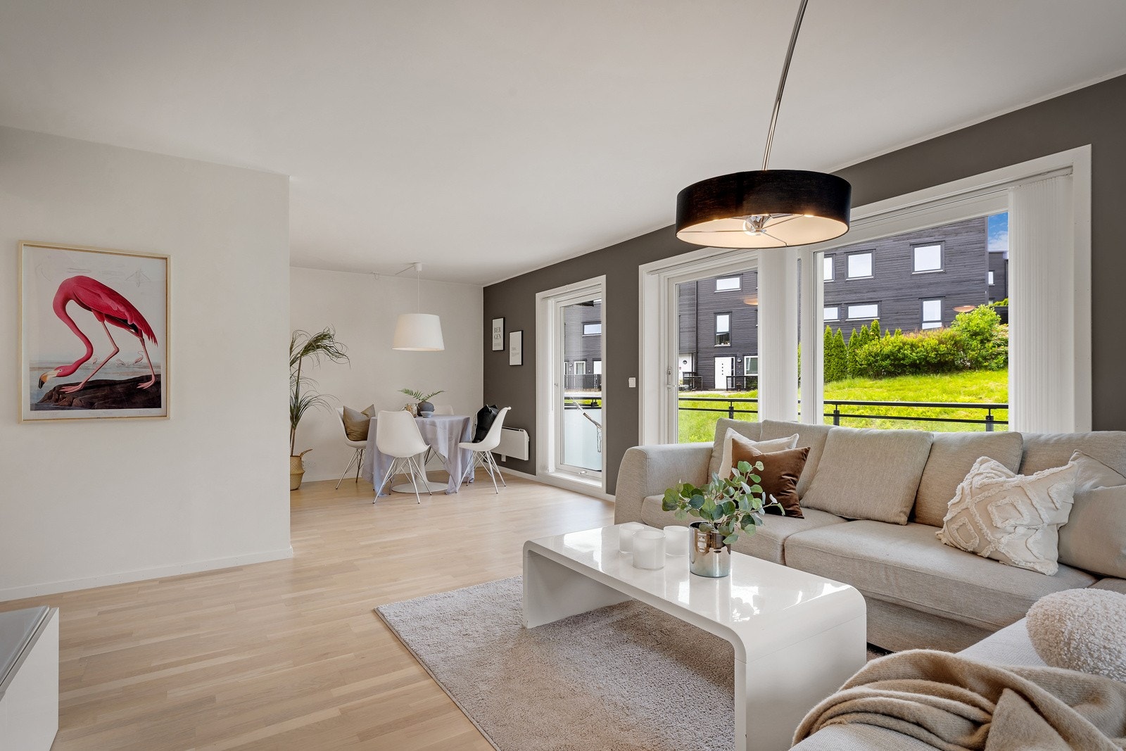 Veldig bra når stue og kjøkken går i hele bredden, gir en god romfølelse Galleribilde