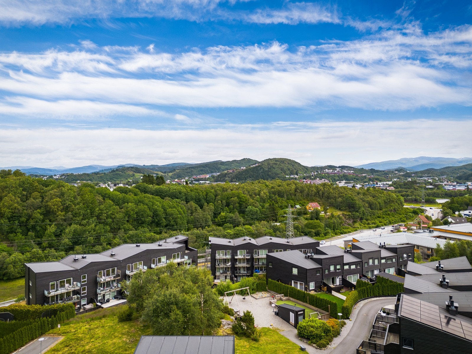 Ligger meget sentralt like ved Myrdalshovden Galleribilde