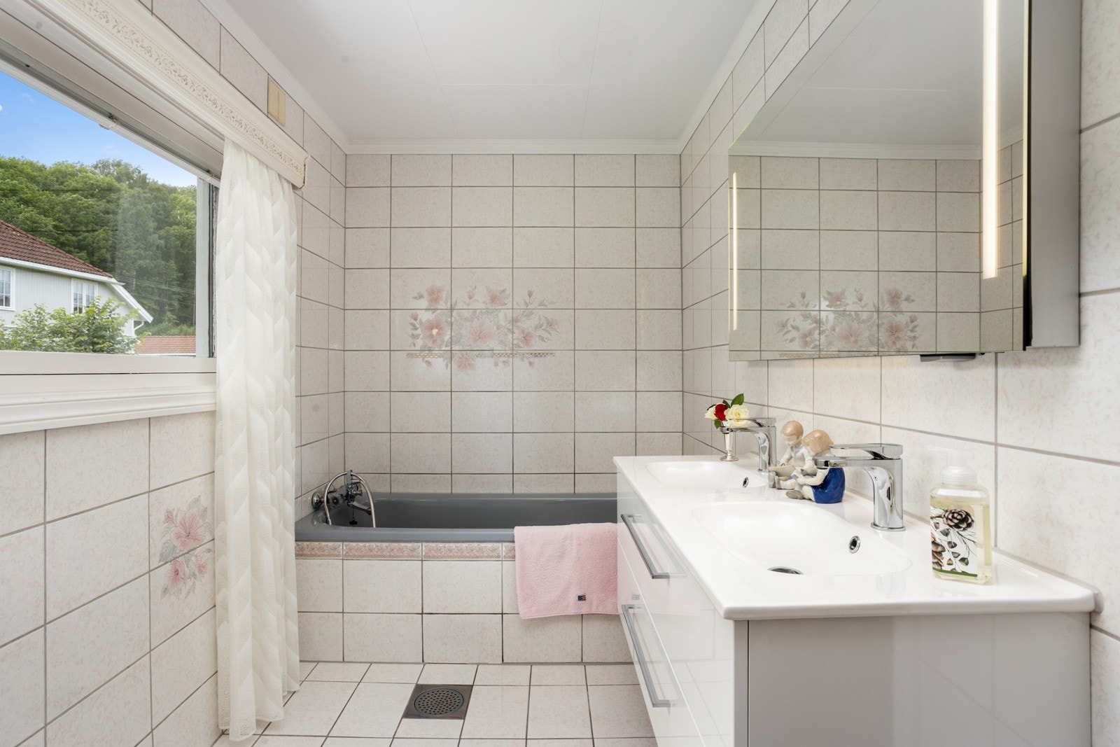 Bad - 1. etasje. Galleribilde