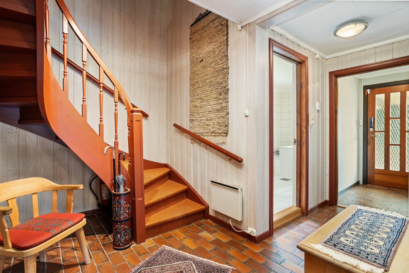 Trappegang og entré - 1. etasje. Galleribilde