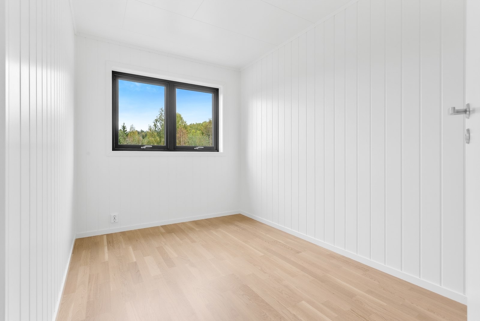 Soverom nummer to i 2. etasje passer godt både barnerom, gjesterom eller har du kanskje behov for hjemmekontor? Galleribilde