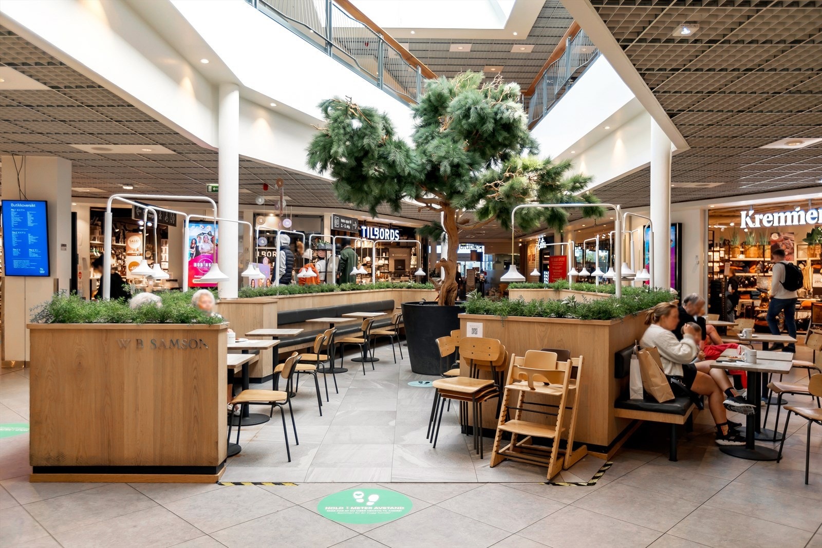 Gangavstand til Tveita senter med ca. 70 butikker og servicetilbud. Her finner man et godt utvalg av dagligvare- og klesforretninger, samt serveringssteder, apotek, vinmonopol med mer. Galleribilde