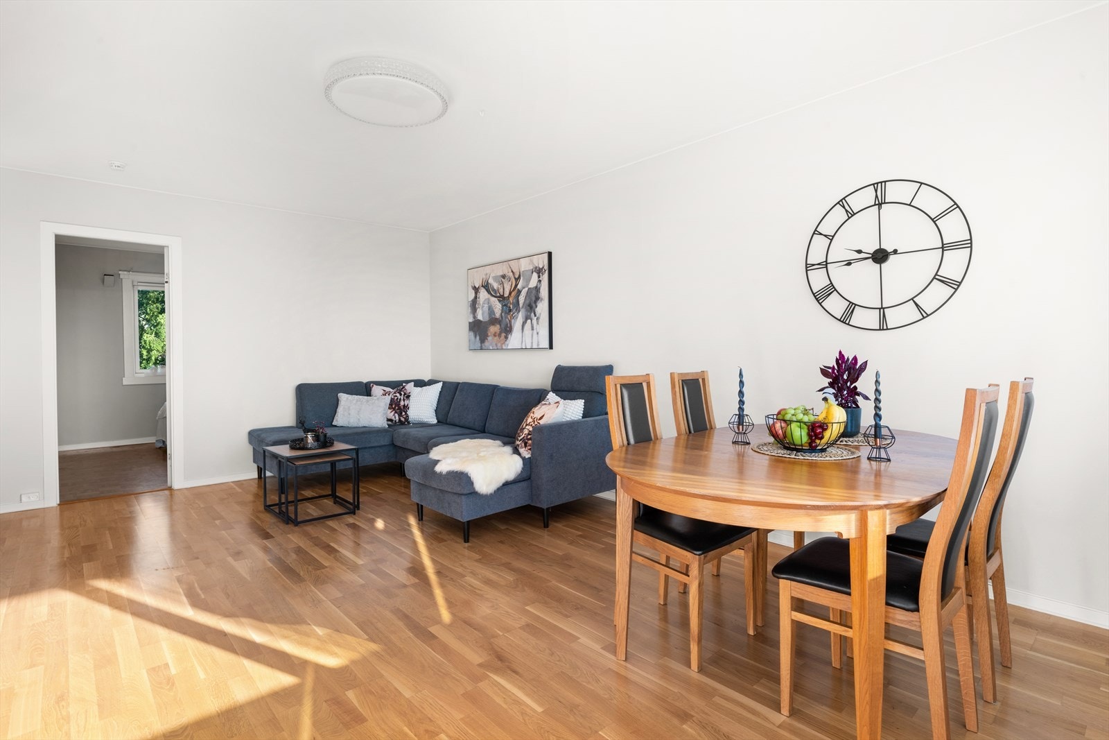 Det er pipe i stuen, med mulighet for montering av peis. Galleribilde