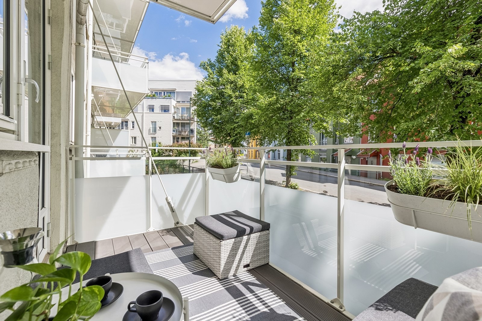 Fra stuen er det videre utgang ut til en koselig balkong med god plass til utemøbler og grill. Galleribilde