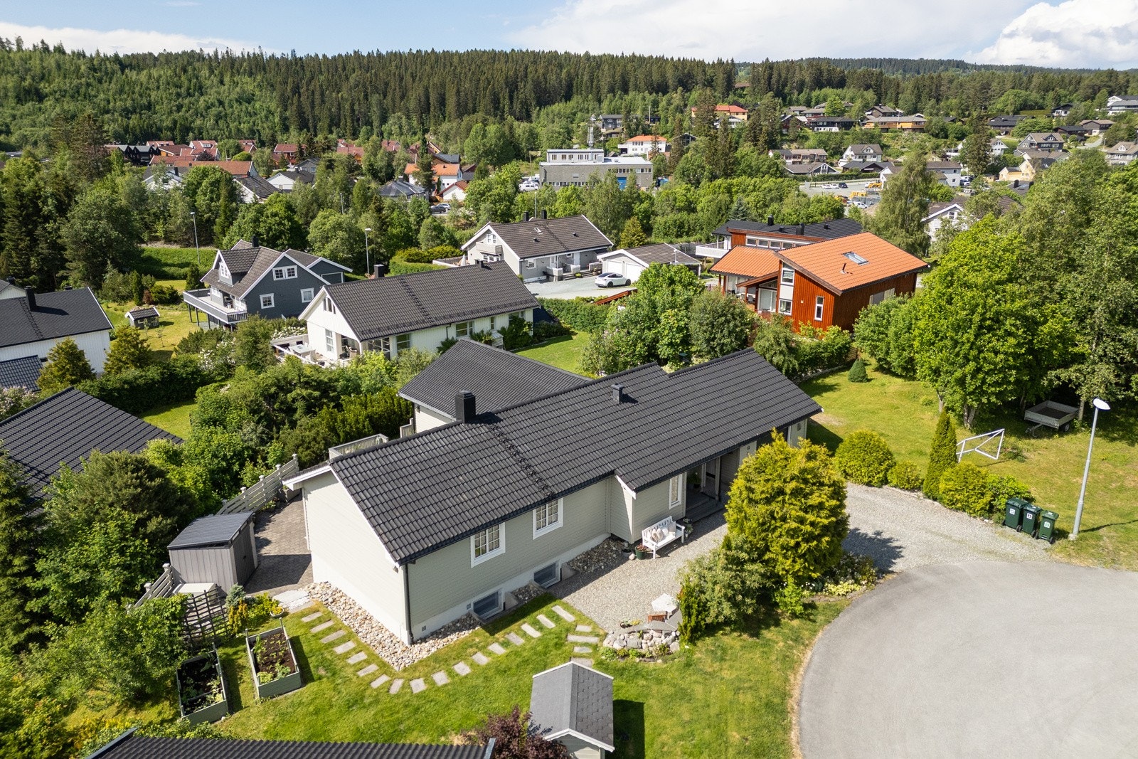 Barnevennlig beliggenhet i blindvei med trygg skolevei Galleribilde