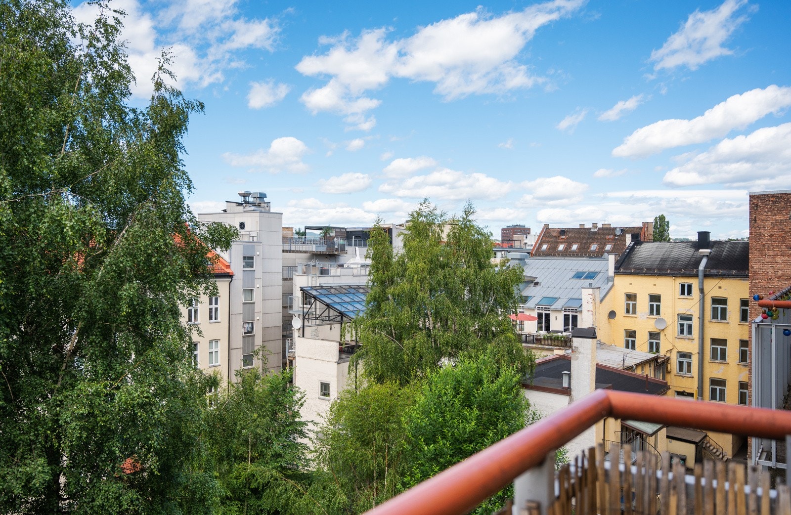 Beliggenheten er perfekt for deg som ønsker å bo i et urbant, voksende og attraktivt område i hjertet av Oslo. Galleribilde