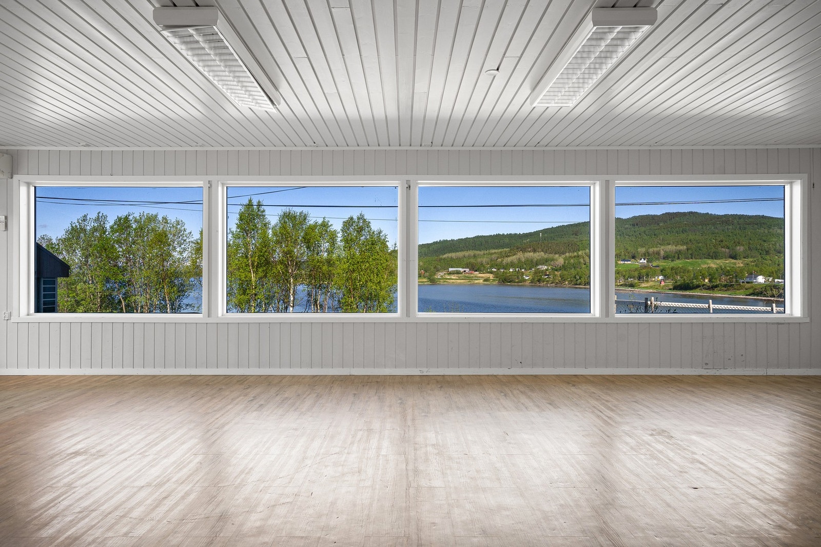 Godt lysinnslipp og fin utsikt fra lokalet Galleribilde