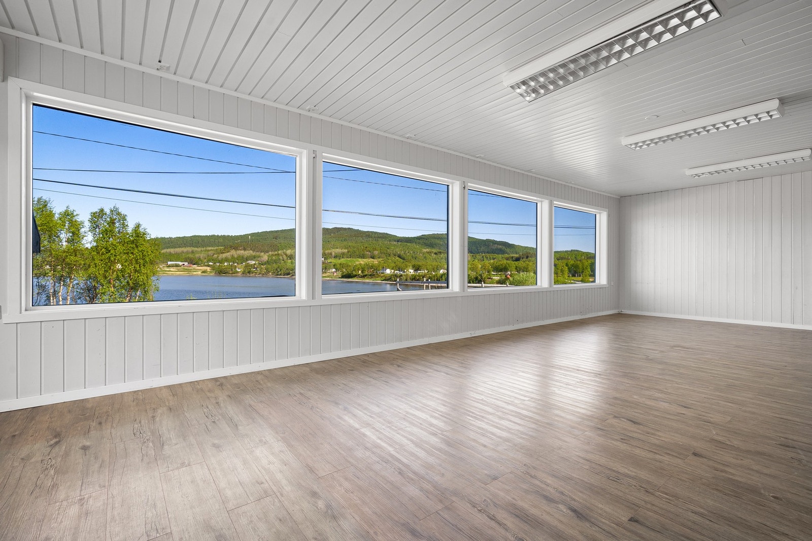 Næringslokalet er oppusset i senere tid med god standard Galleribilde