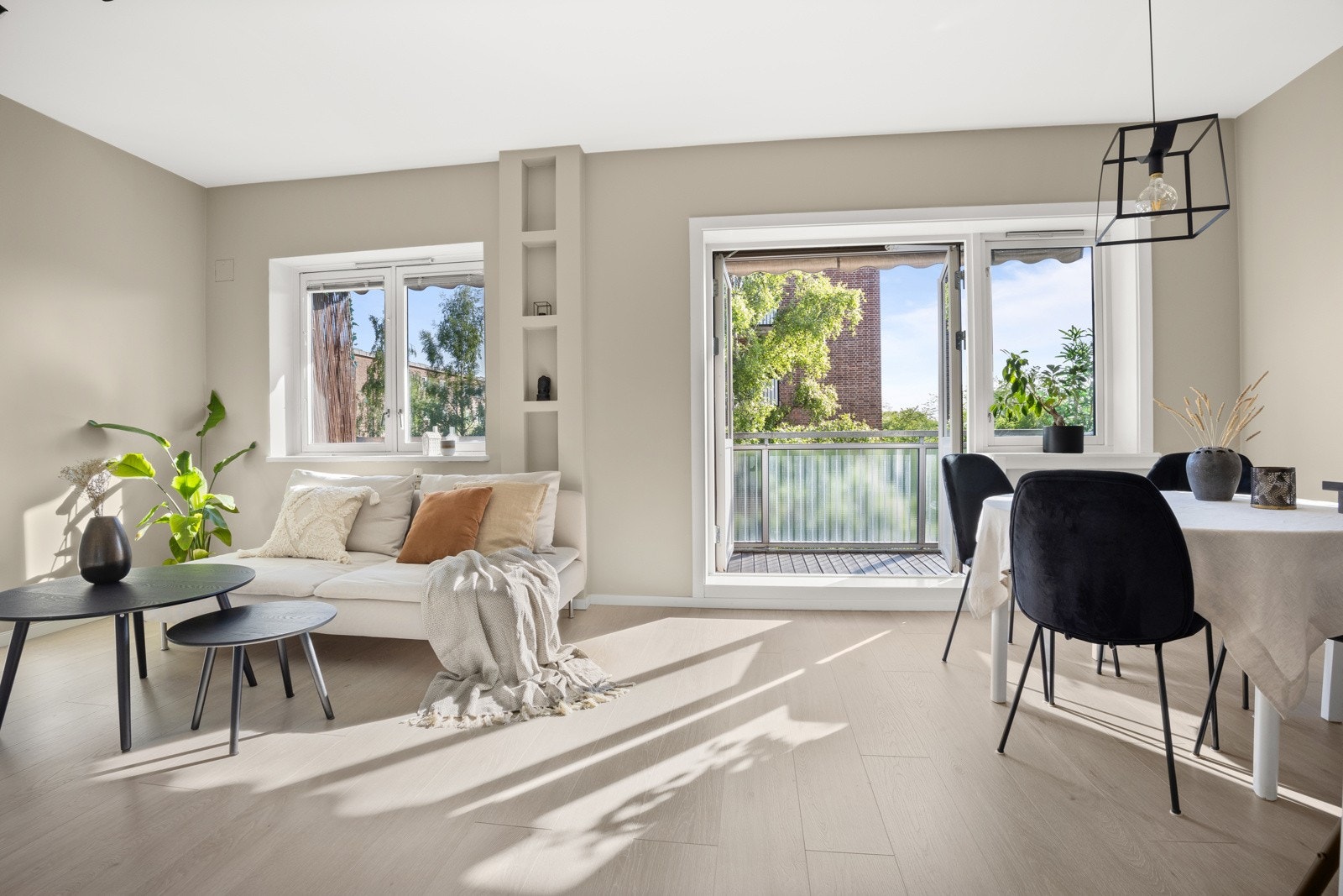 Velkommen til Schouterrassen 30, presentert av Schala & Partners ved Torfinn Sørvang, tlf. 977 59 812. Galleribilde