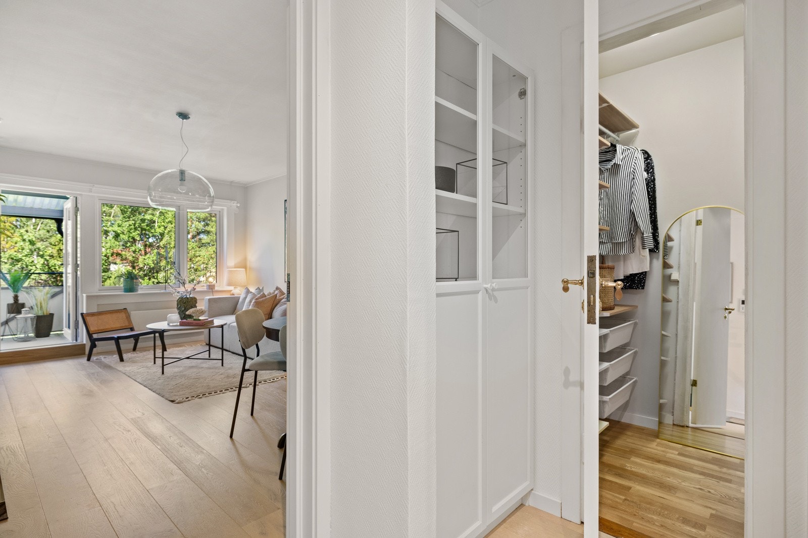 Entré med en svært praktisk, innvendig bod av god størrelse. Galleribilde