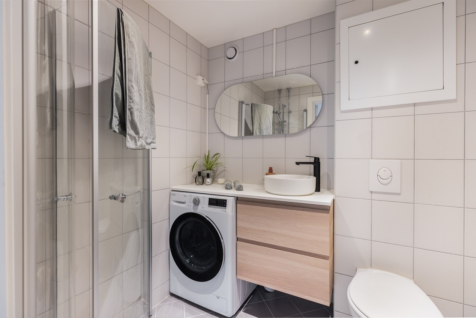 Badet ble i 2015 rehabilitert i regi av borettslaget. Det ble også montert ny servantinnredning, speil og vaskemaskin i 2024 Galleribilde