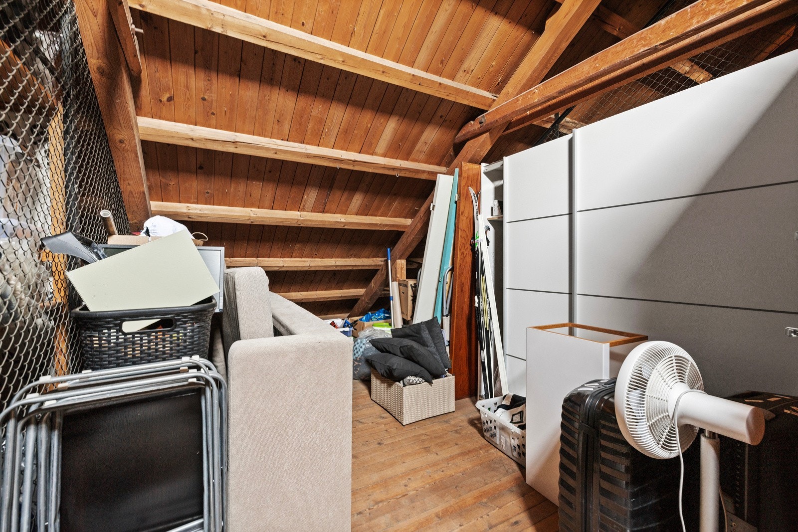 Leiligheten disponerer kjeller og loftsbod, til sammen 17 kvm. Galleribilde