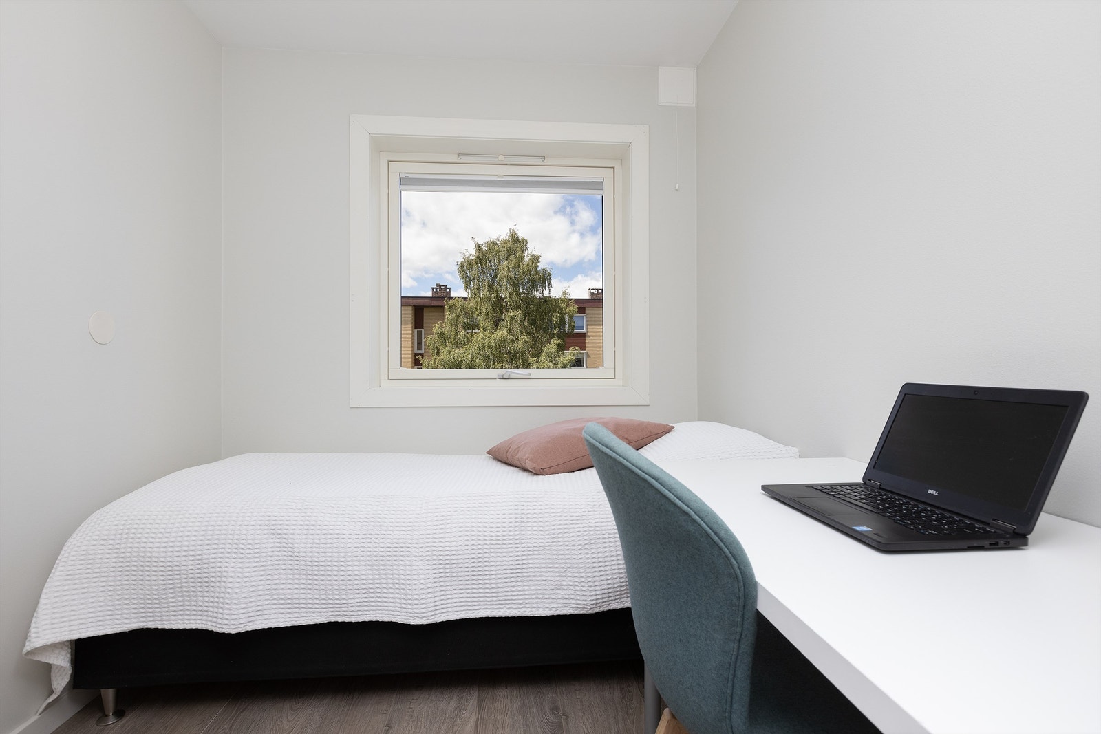 Soverom nr. 3 passer godt som ekstra barnerom, kontor eller gjesterom. Det gjøres oppmerksom på at dette soverommet har en mindre enn anbefalt størrelse Galleribilde