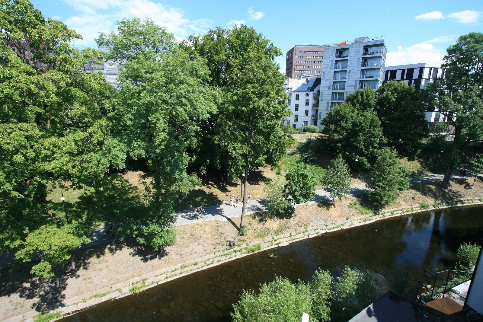 Nærområde. Idyllisk utsikt over Akerselva og Grunerløkka! Galleribilde