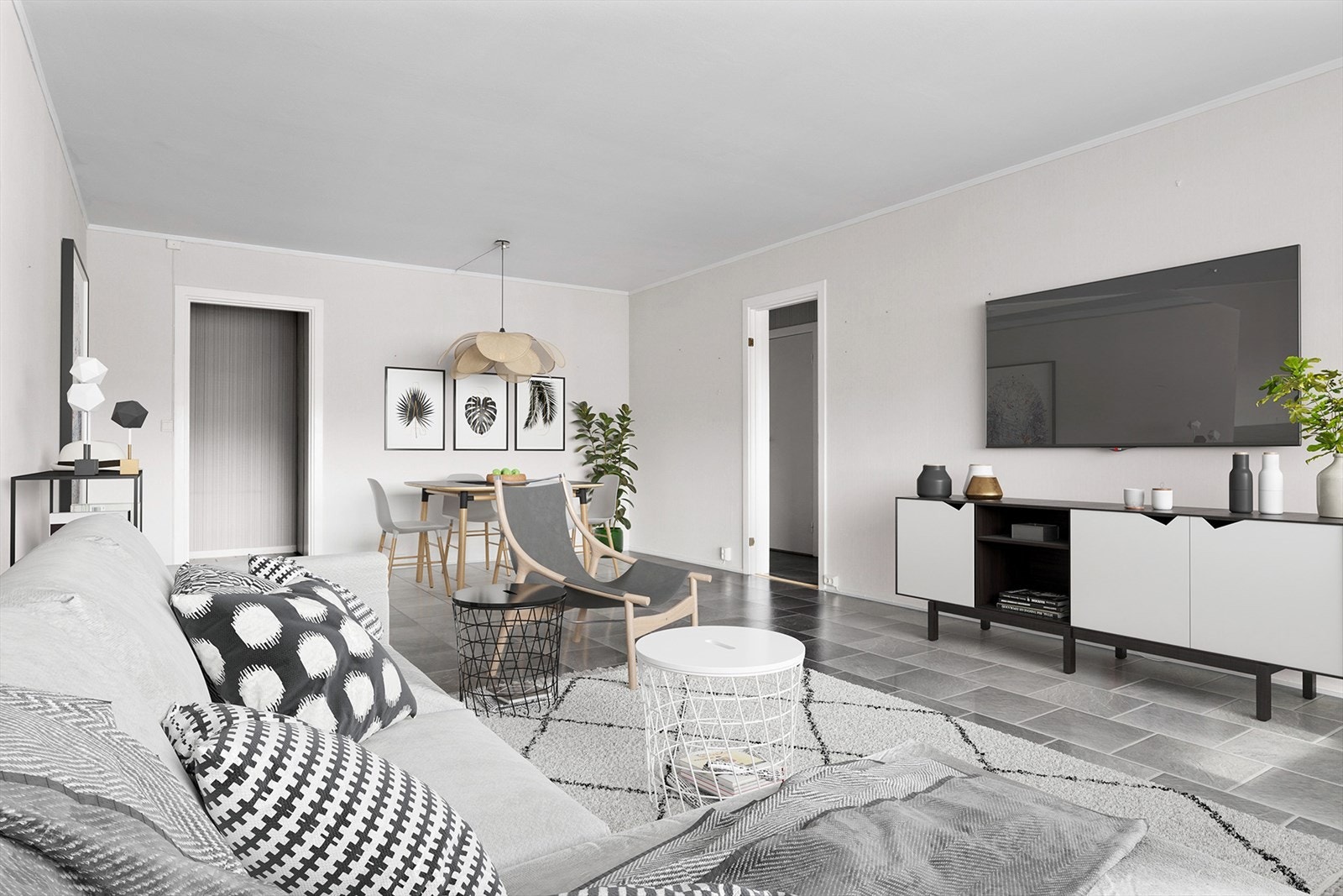 Lys og trivelig stue. Her er plass til både sofagruppe og spisegruppe. Galleribilde