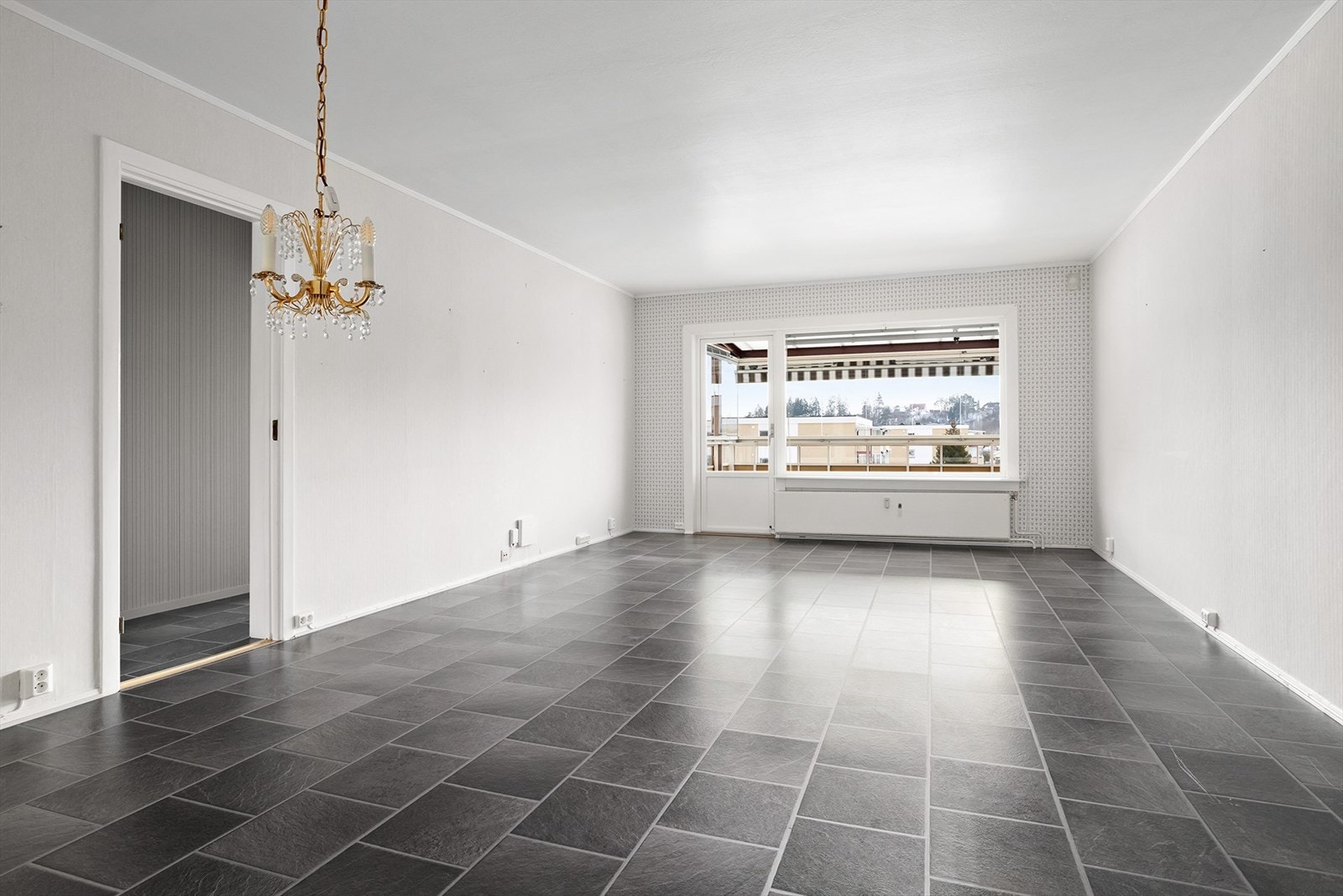 Stuens gode størrelse gir deg flere alternativer mtp møblering. Galleribilde