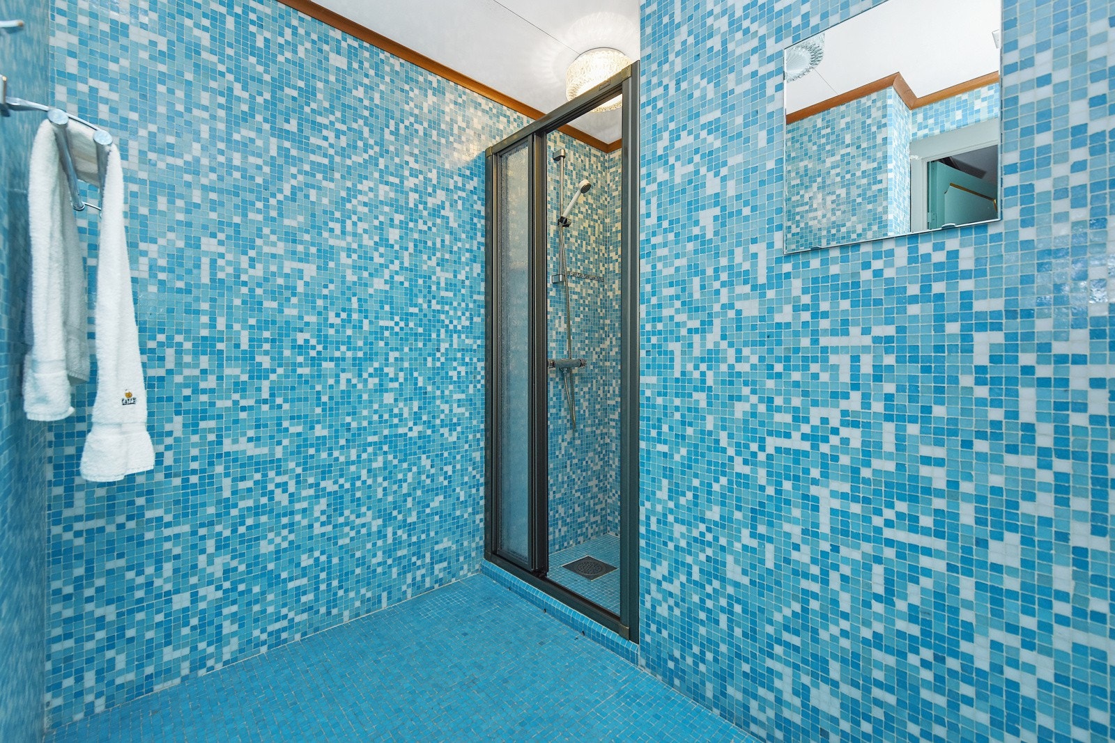 Villaen er nøye vedlikeholdt, og det er lagt stor vekt på å velge ut materialer og løsninger som harmonerer med dens karakter. Galleribilde