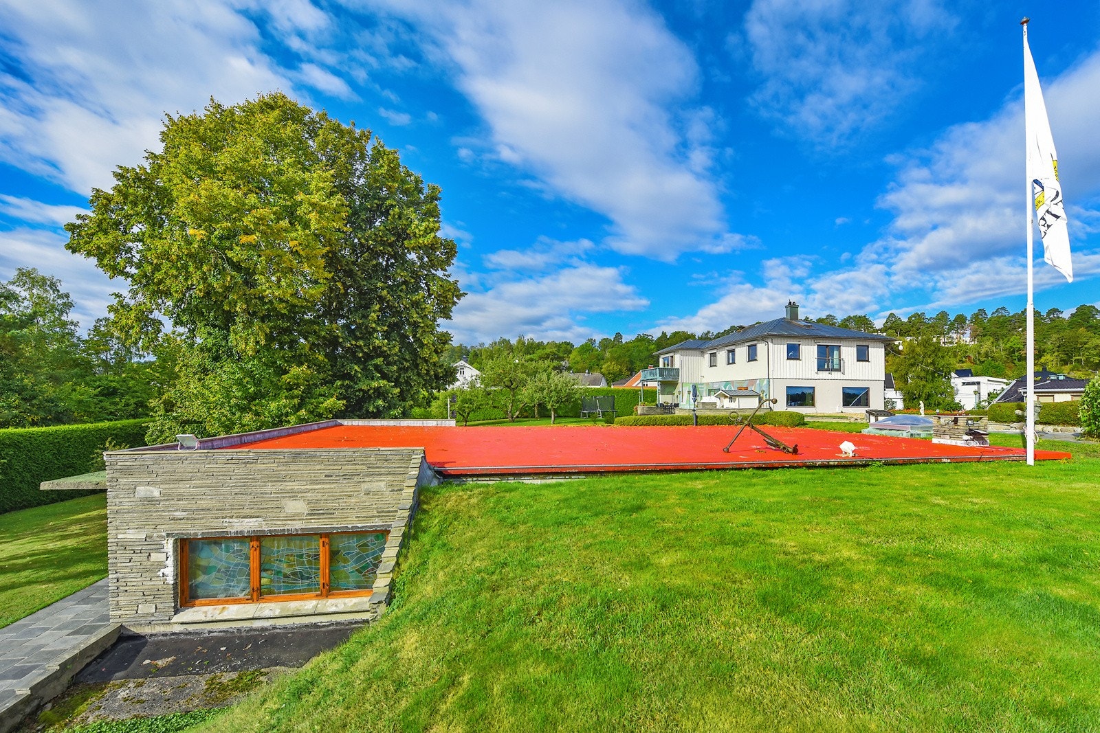 På bassengtaket ligger fortsatt landingsplassen hvor mange helikoptere har landet. Galleribilde