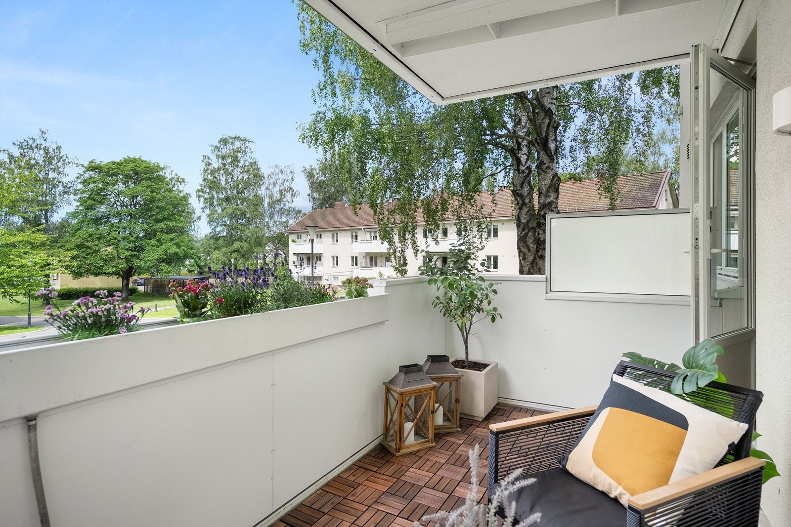 Her er det fullt mulig å møblere med sofagruppe eller spisegruppe med tilhørende møblement. Galleribilde