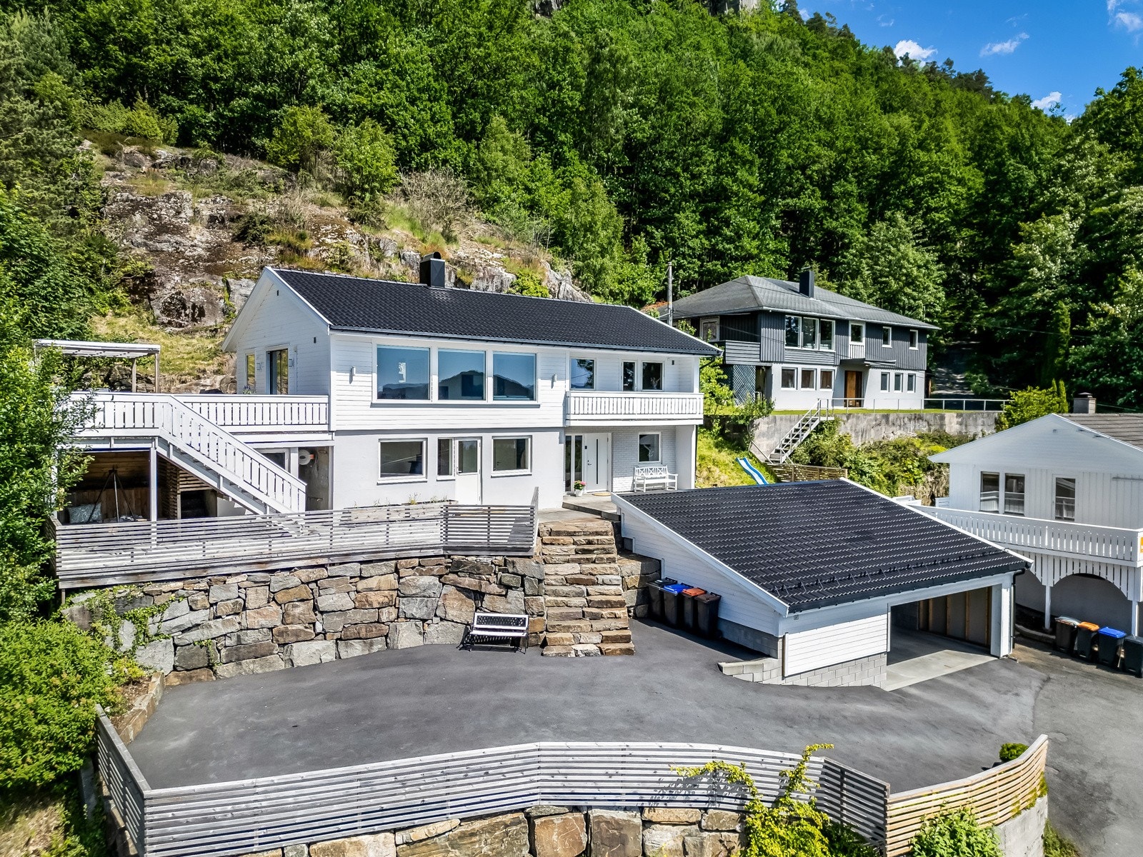 Innholdsrik enebolig med gjennomgående god standard. Galleribilde