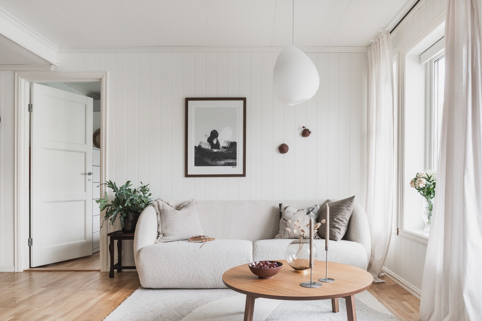 Seljar opplyser om at det er mogleg å ta ned denne veggen og slik få enda større stove. Galleribilde