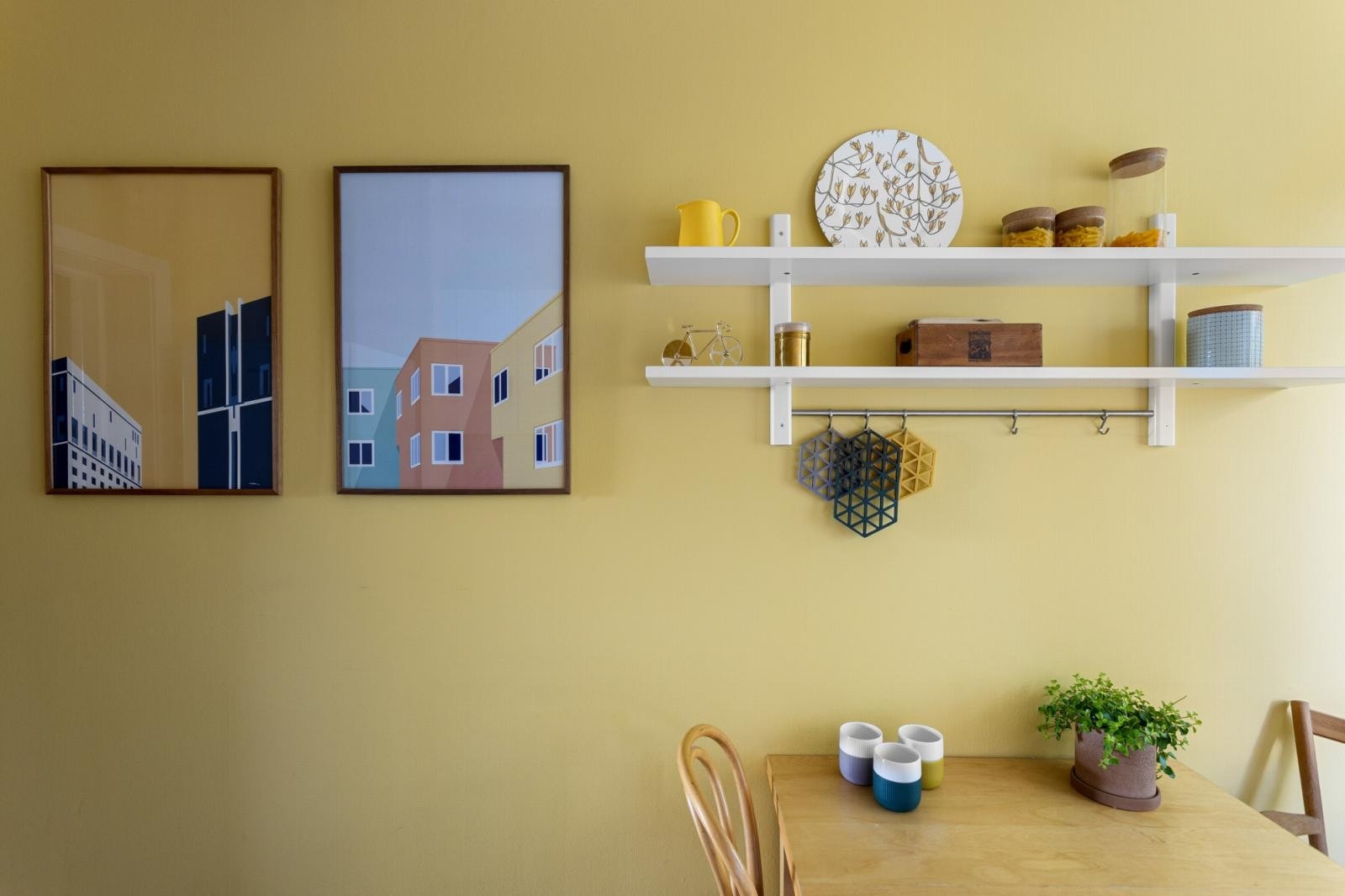 Her er det plass til spisebord. Perfekt for helgefrokosten. Galleribilde