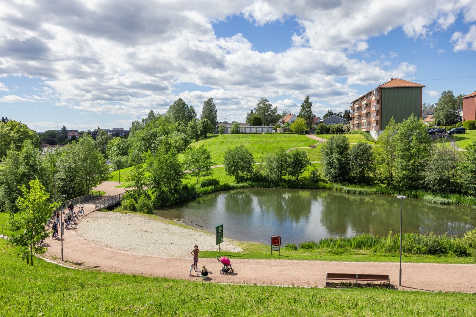 Vannspeilet i parken. Galleribilde