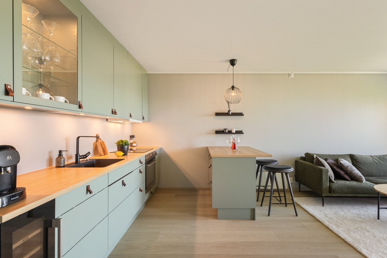 Praktisk halvøy med sitteplass Galleribilde