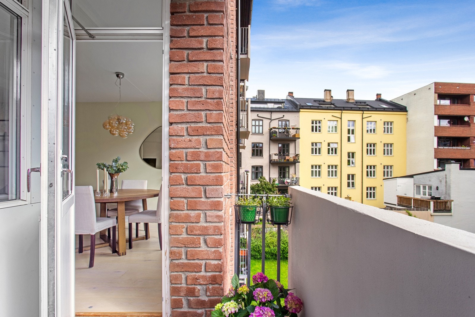Oppvarming og varmtvann inkludert i felleskostnadene. Galleribilde