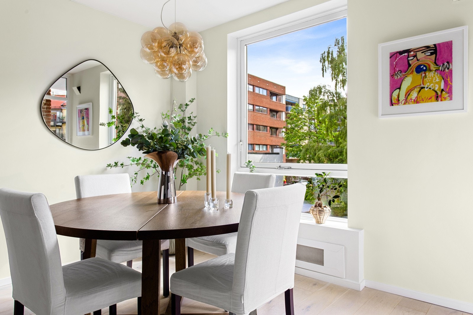 God plass til spisebordsgruppe. Galleribilde