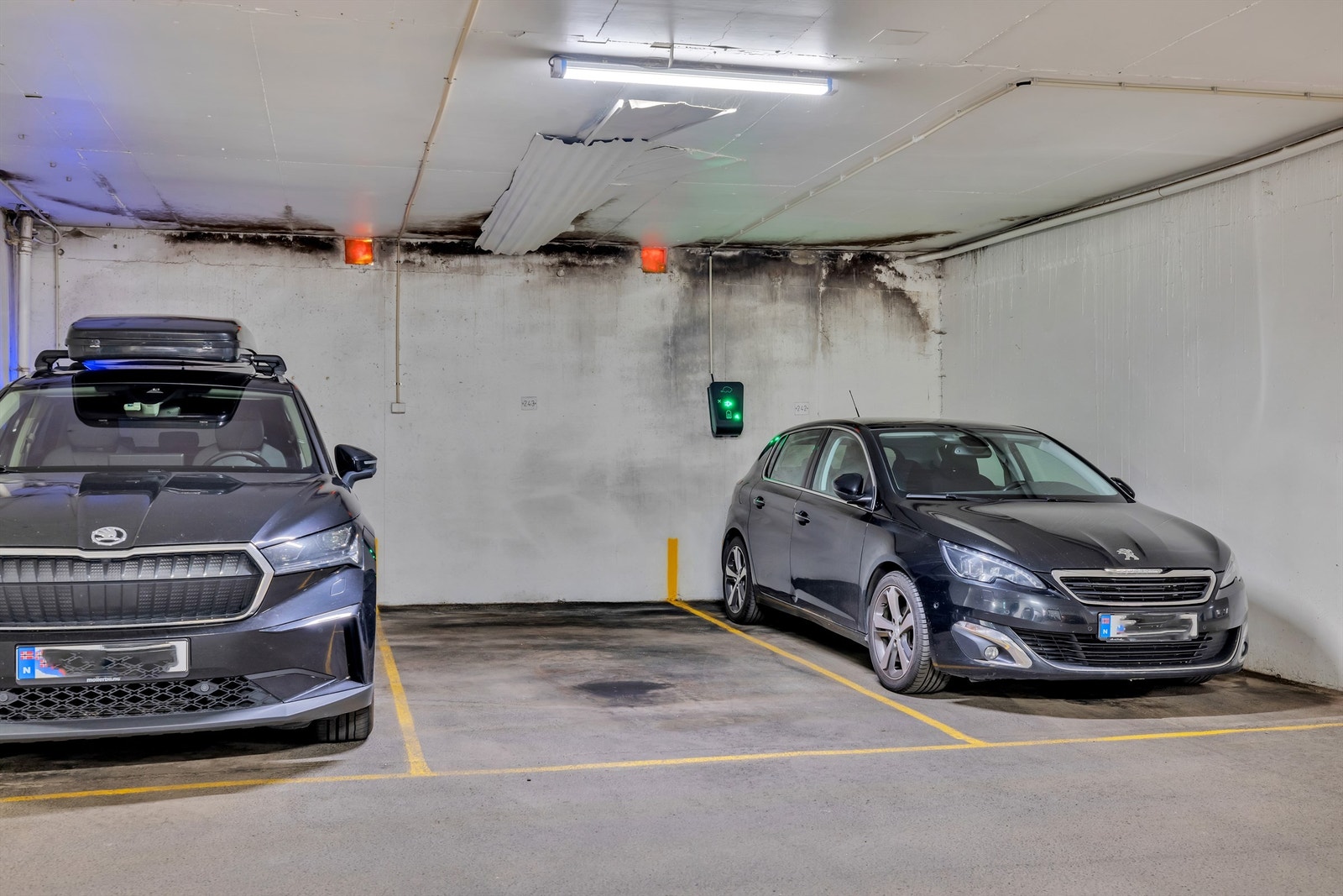 Biloppstillingsplass i lukket garasjeanlegg. Muligheter for etablering av elbil-lader. Galleribilde