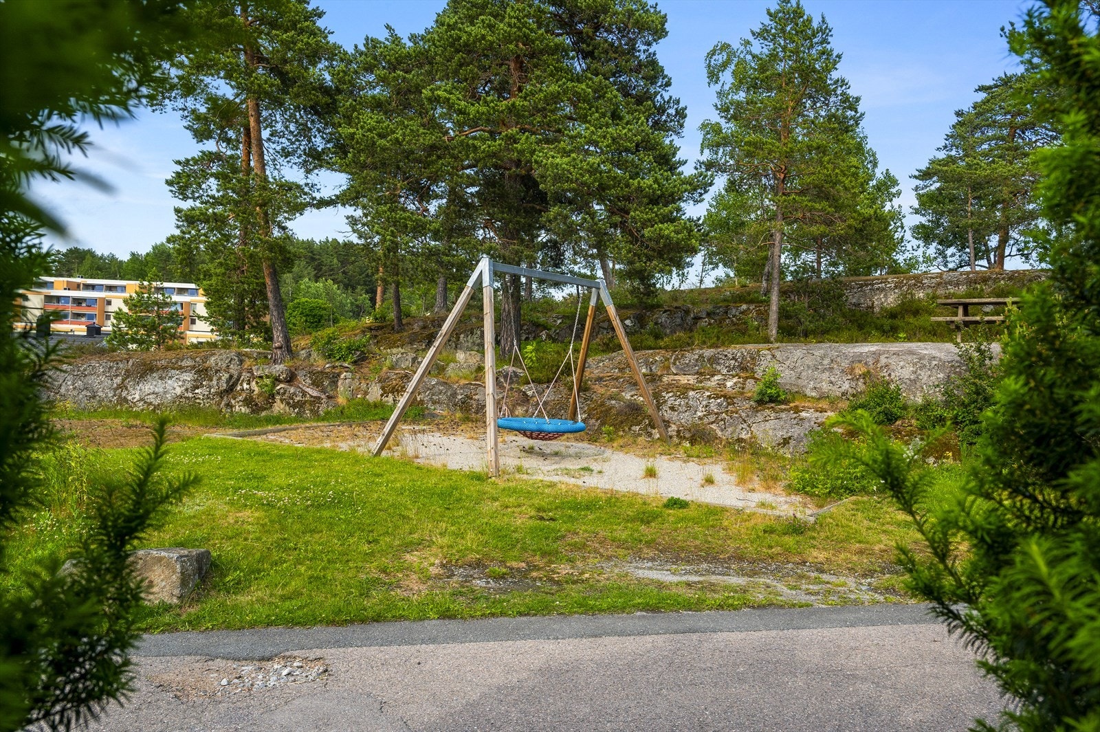 Hyggelige lekeplasser rett utenfor boligen. Galleribilde