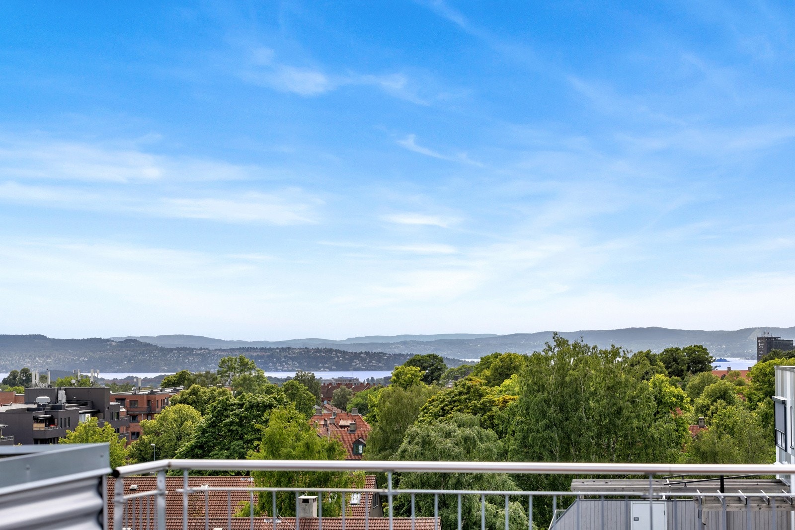 Fantastisk utsikt fra takterrassen. Galleribilde