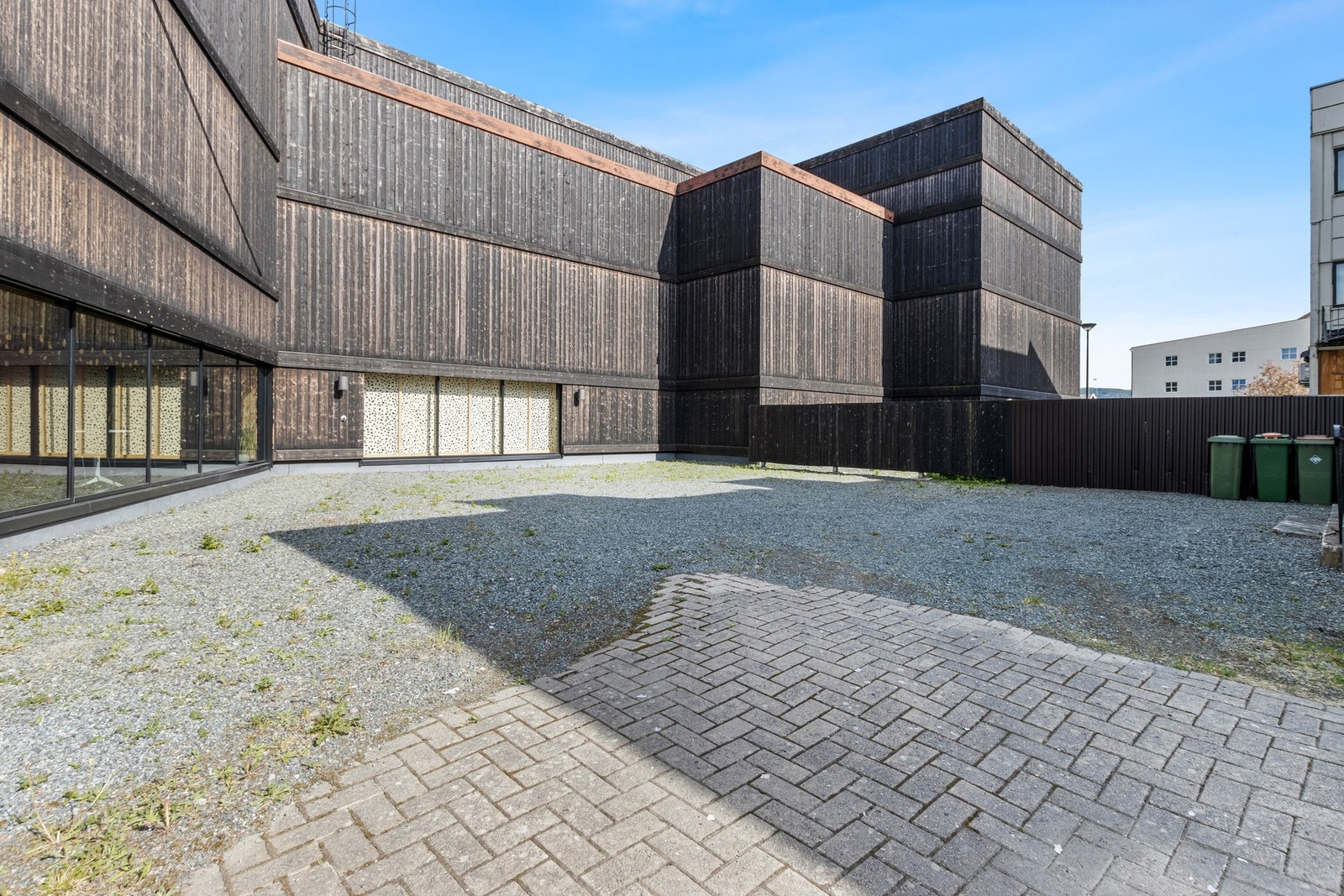 Romslig barkgård med utviklingspotensialer. Galleribilde