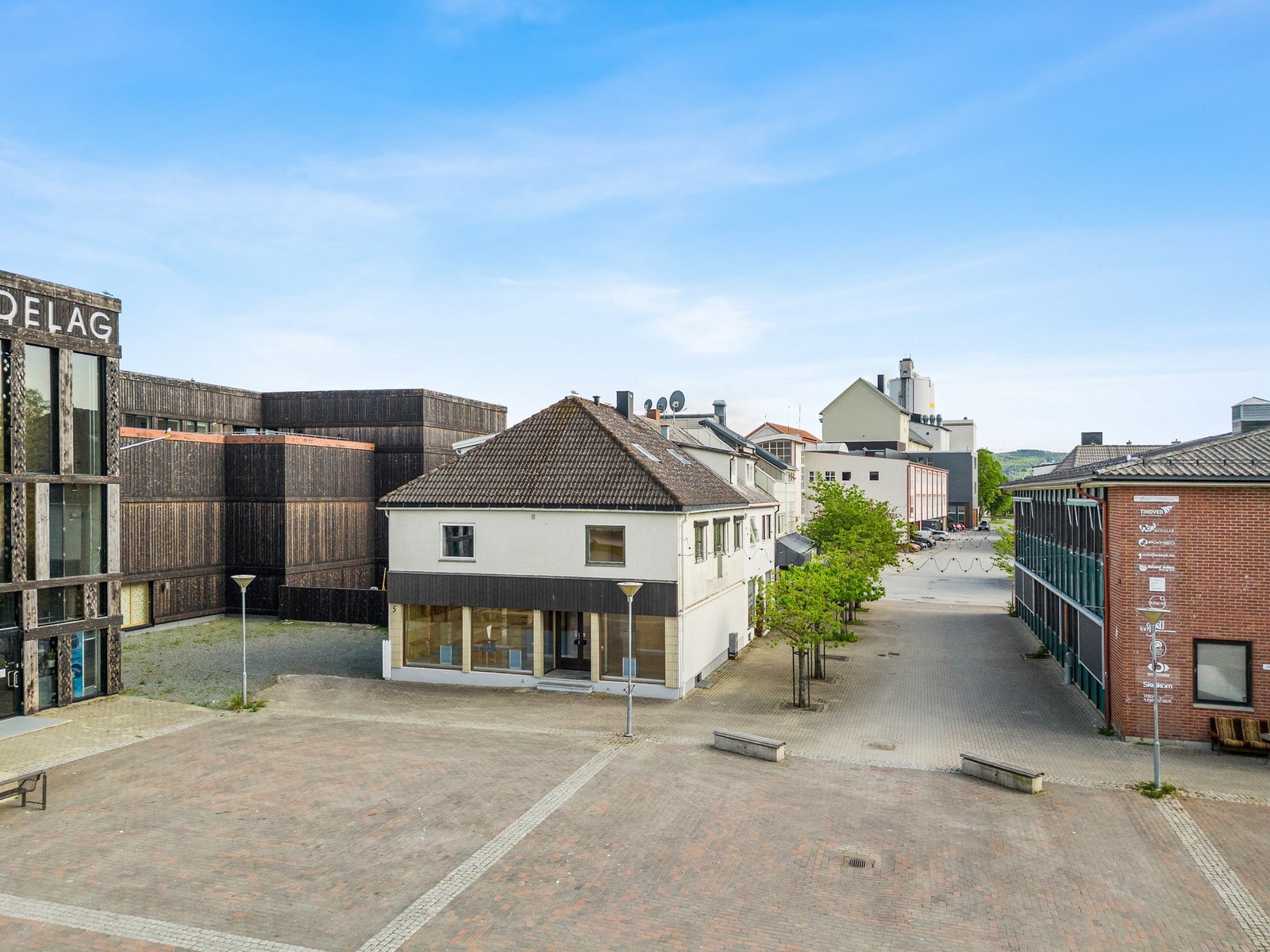 Eiendommen grenser inn mot Minsaas plass Galleribilde