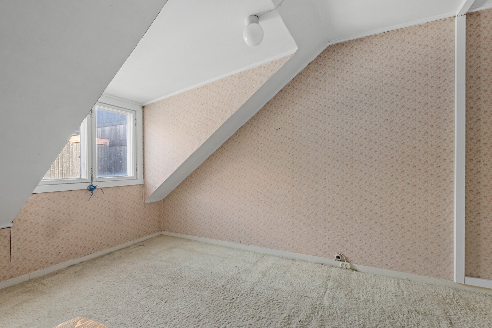 Hybel på loft. Galleribilde