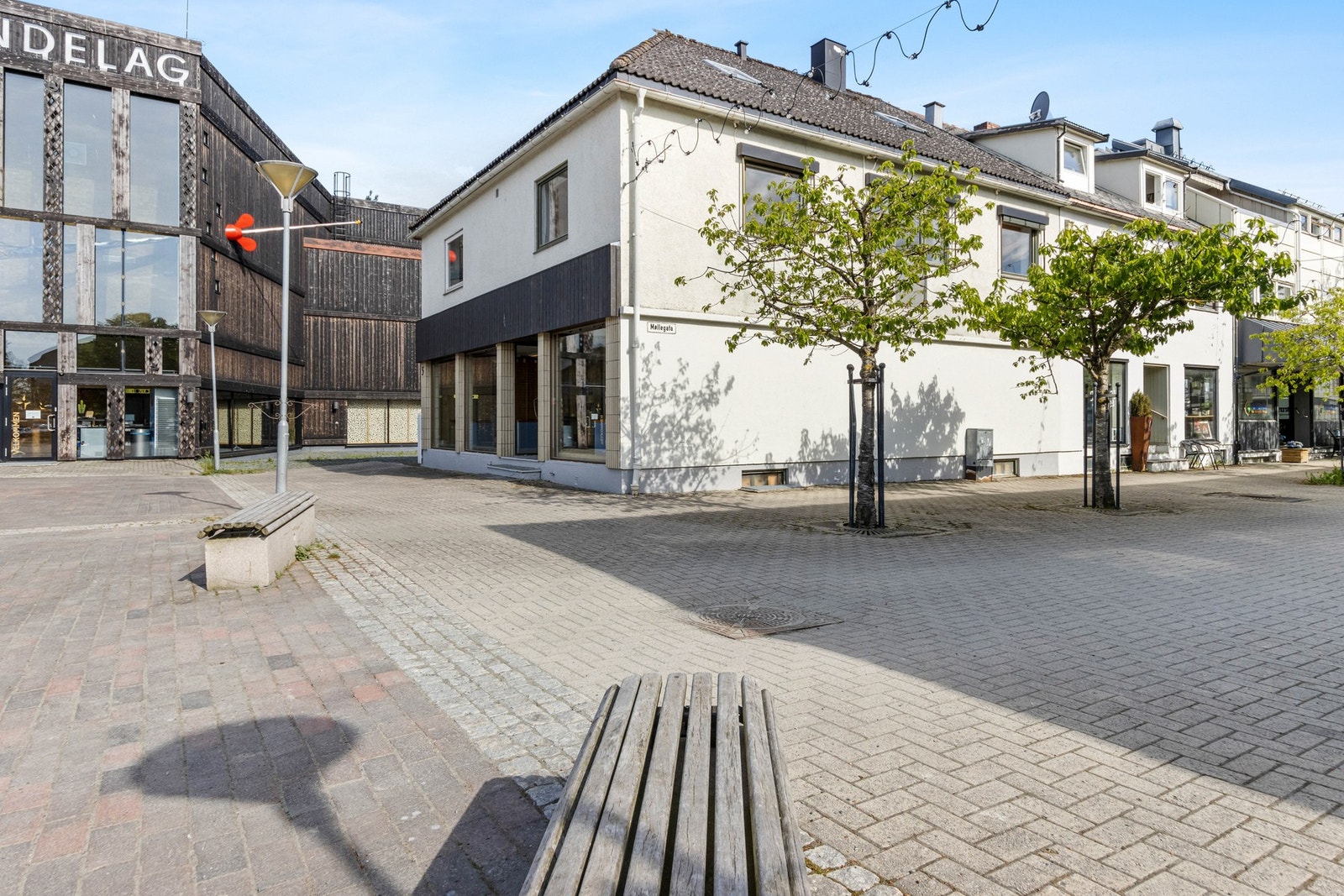 "Selnes"gården. Butikk i første etasje og leilighet i andre. Boder i kjeller og loft. Galleribilde