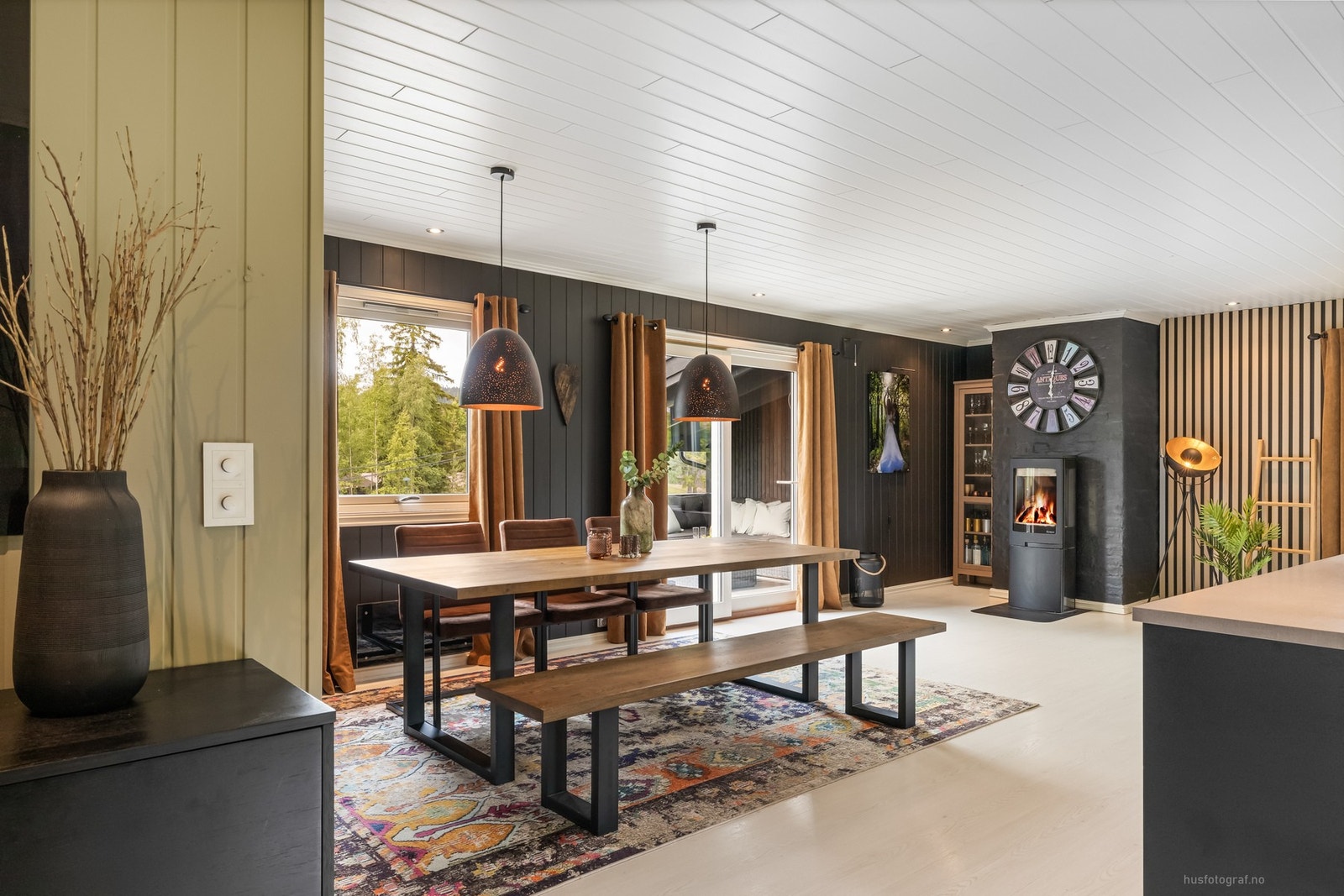 Naturlig plassering for spisebord i tilknytning til kjøkken og stue Galleribilde