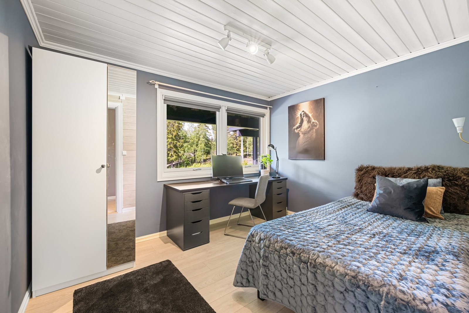 Soverom nr. 6 med garderobeskap Galleribilde